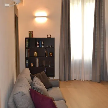Opera 19 Luxury Apartment *